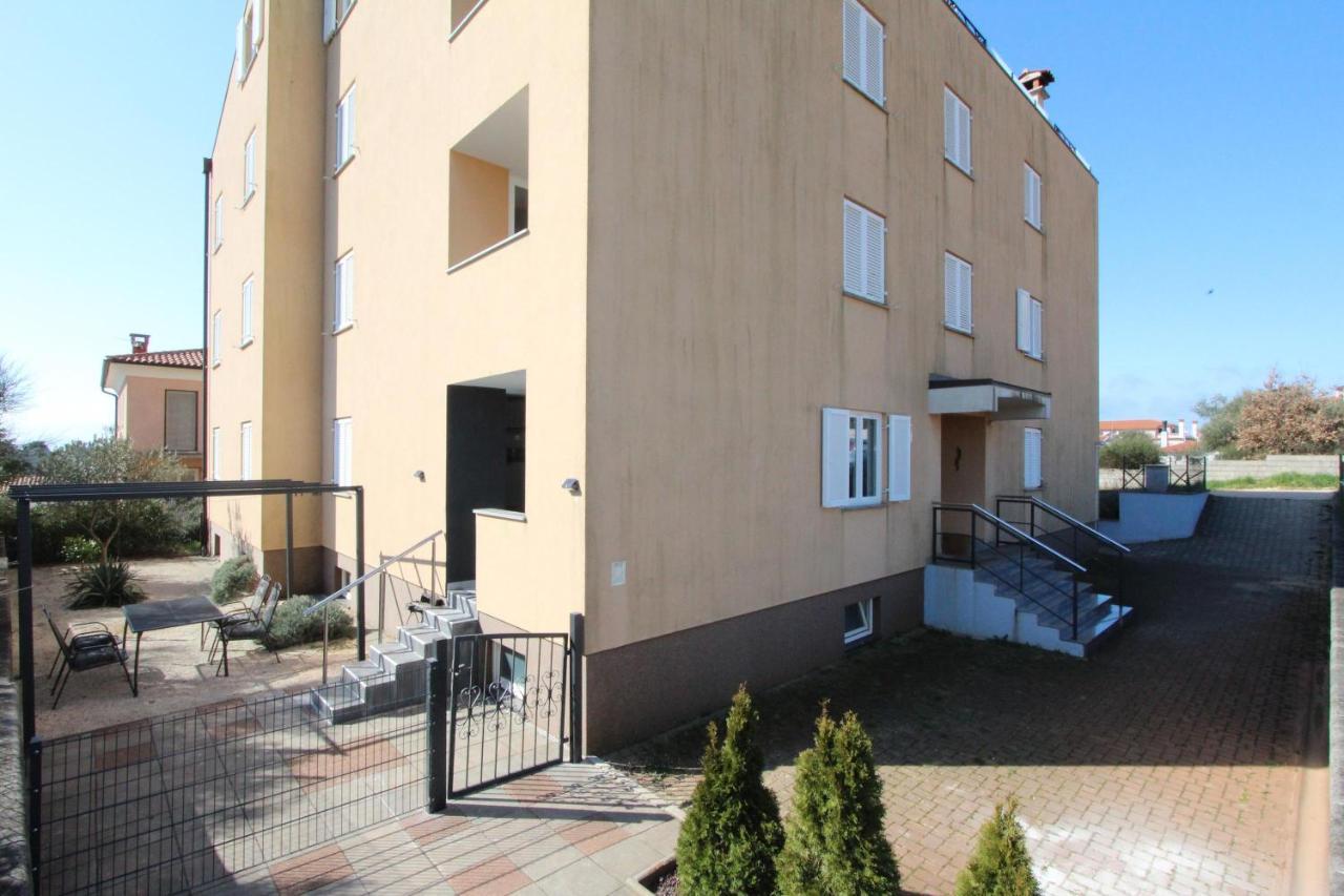 Apartment Adi ロヴィニ エクステリア 写真