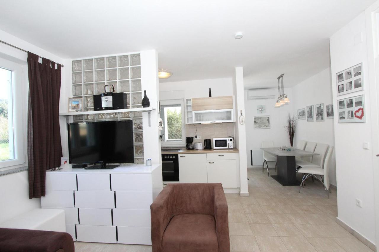 Apartment Adi ロヴィニ エクステリア 写真