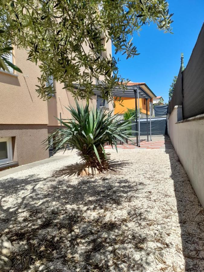 Apartment Adi ロヴィニ エクステリア 写真